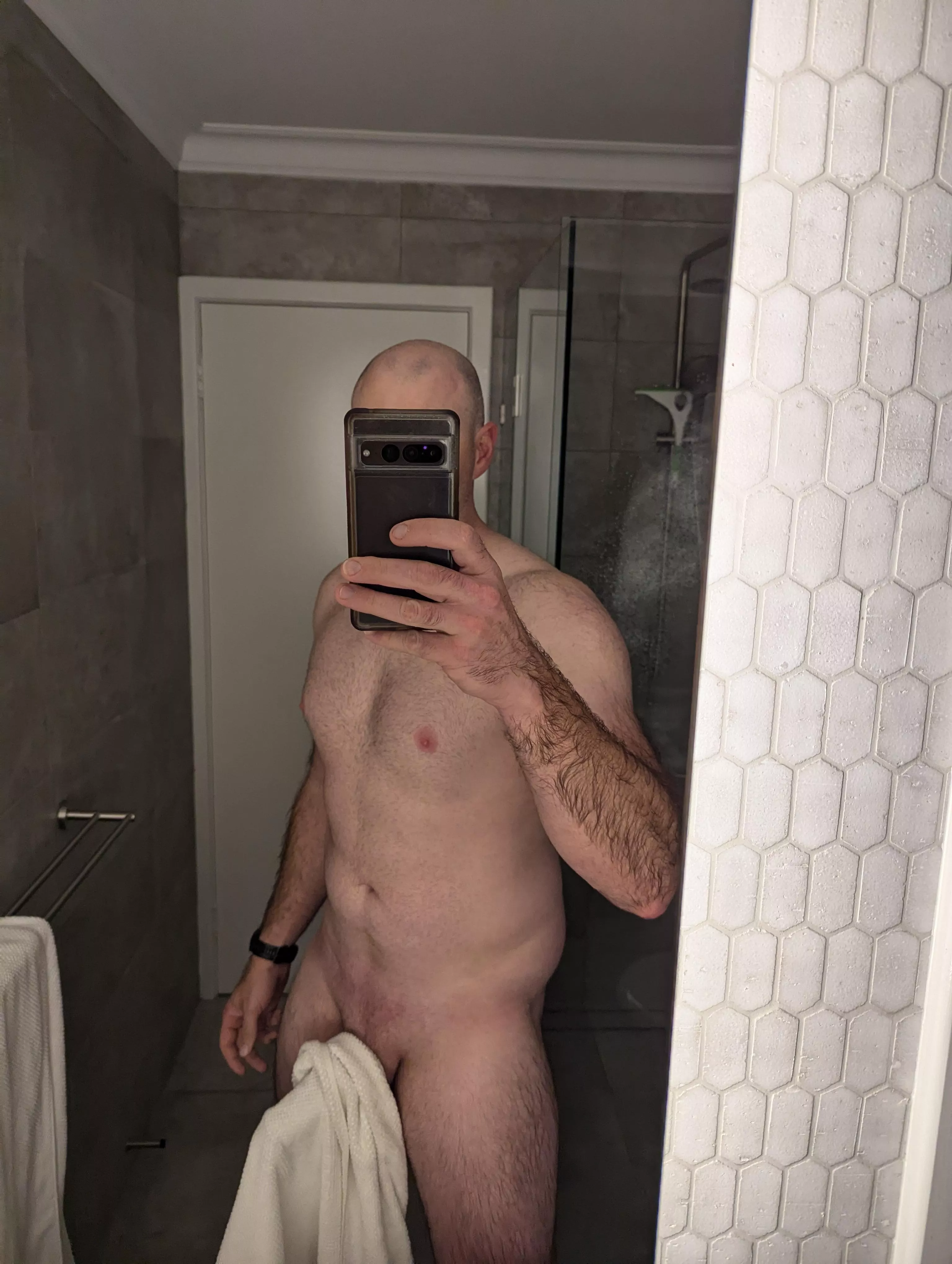 Acco(m)panying towel rack