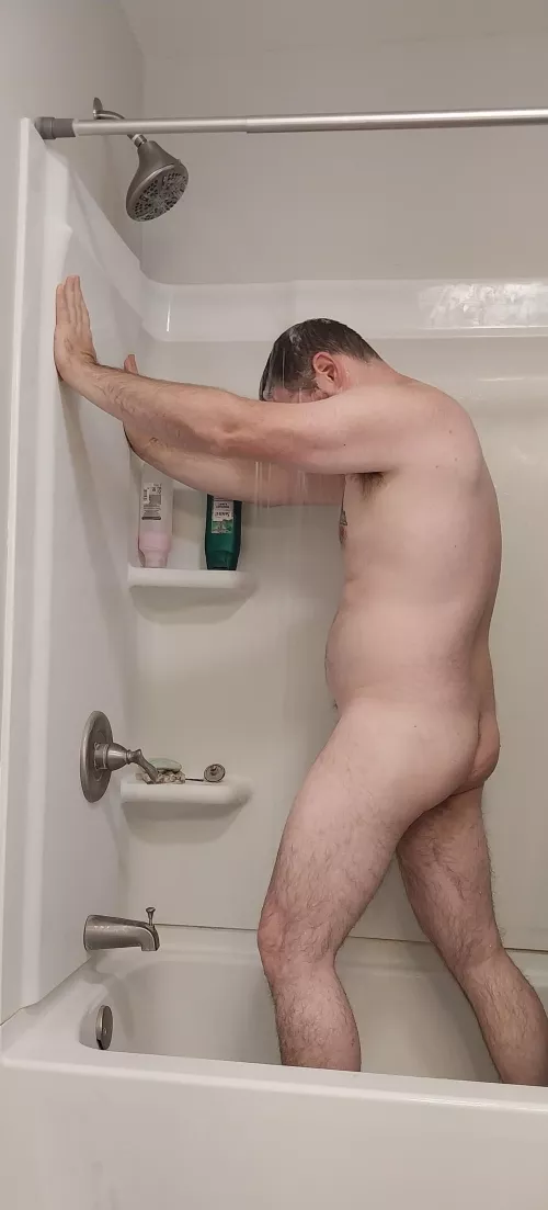 After a long time it finally happened. I woke up to snow on the ground. I hate cold weather, so a really hot shower was in order.