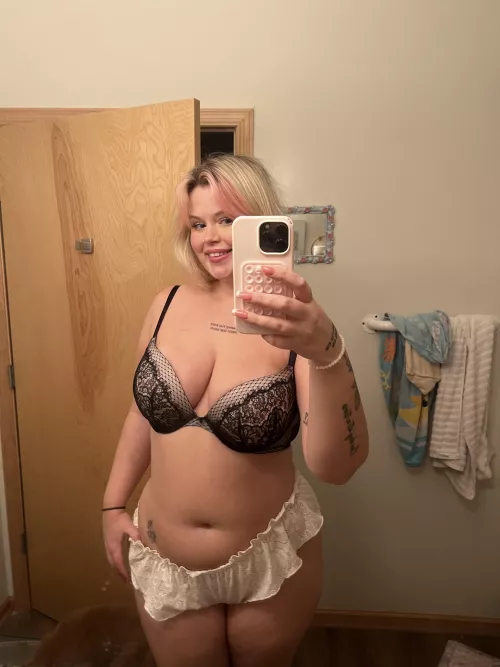 Anyone want a tall chubby gf? 