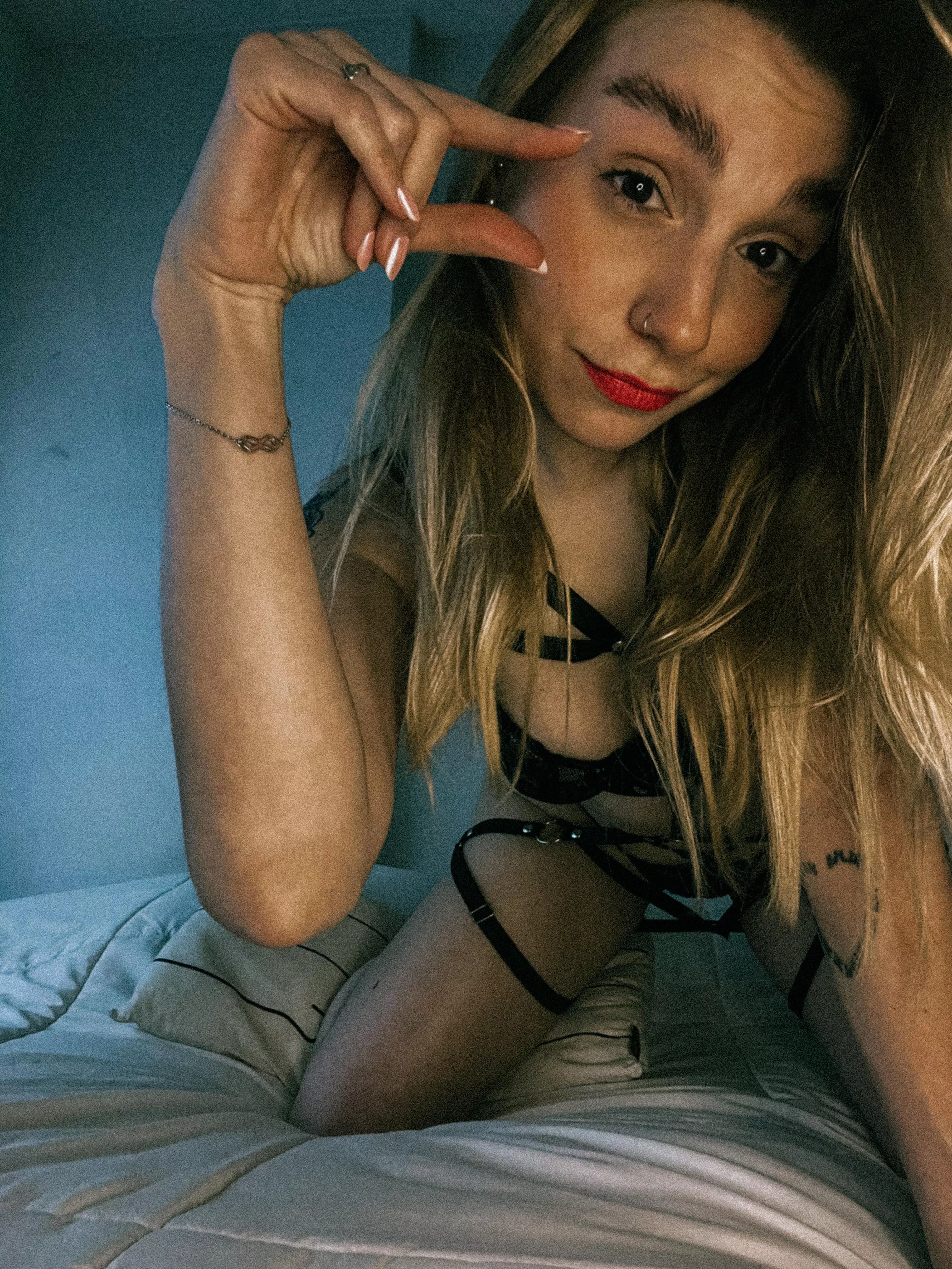 be honest, your mini dick would only tickle me