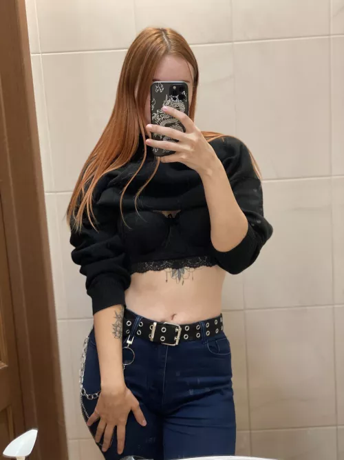 Can’t go past a mirror without a cheeky selfie