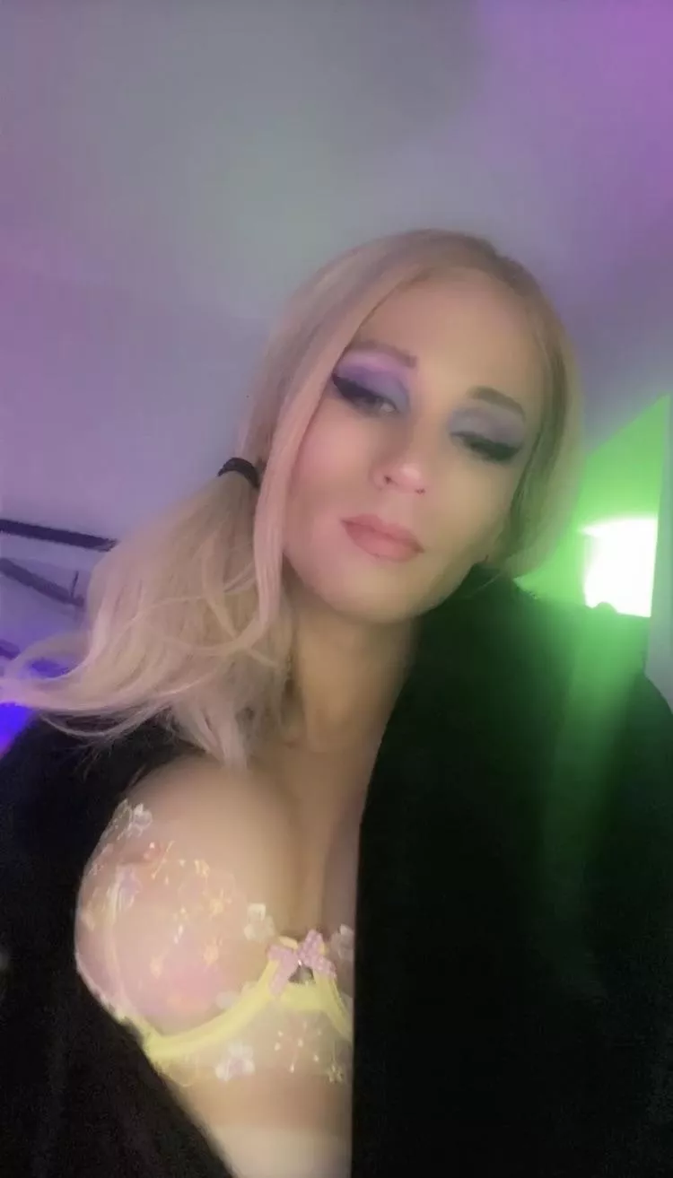 CD Sissy Sub Bottom | Available all night - DM