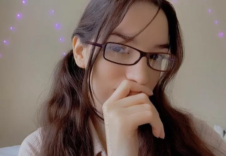 College girl’s first day as an intern was a success 🤓