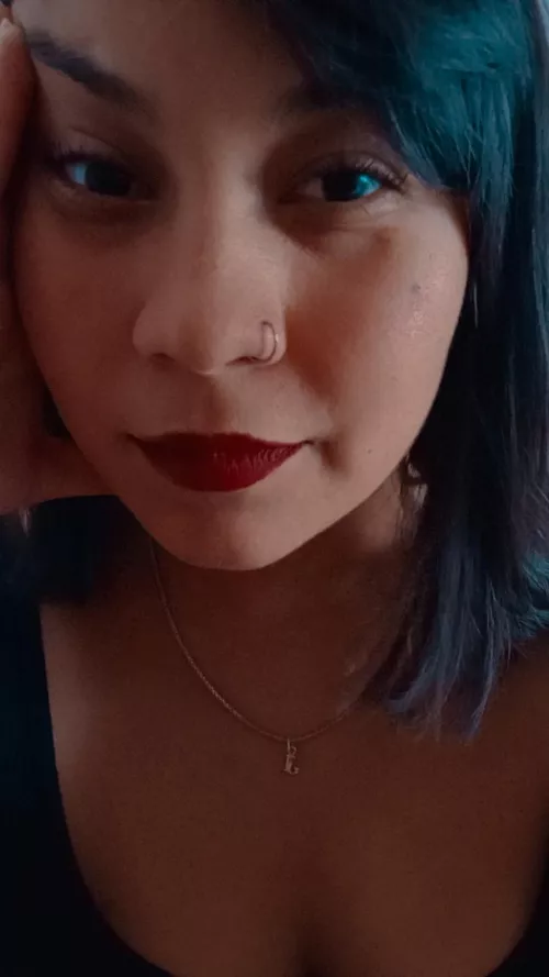 Cute face and very sexy full lips