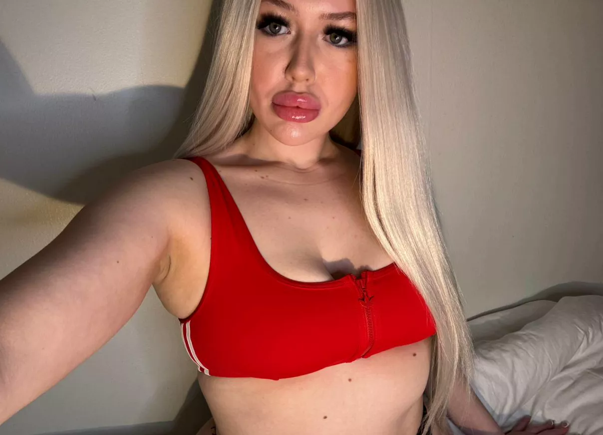 Delicious big lips for you 