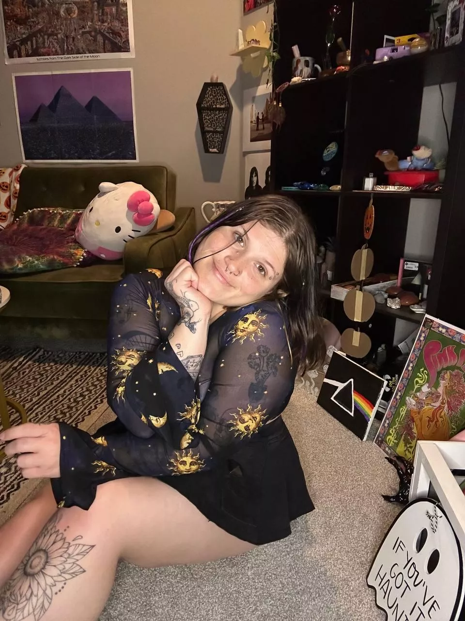 Dms are opened, buyers dm me for vid chats! Or dm my telegram hellokittyluvrr 