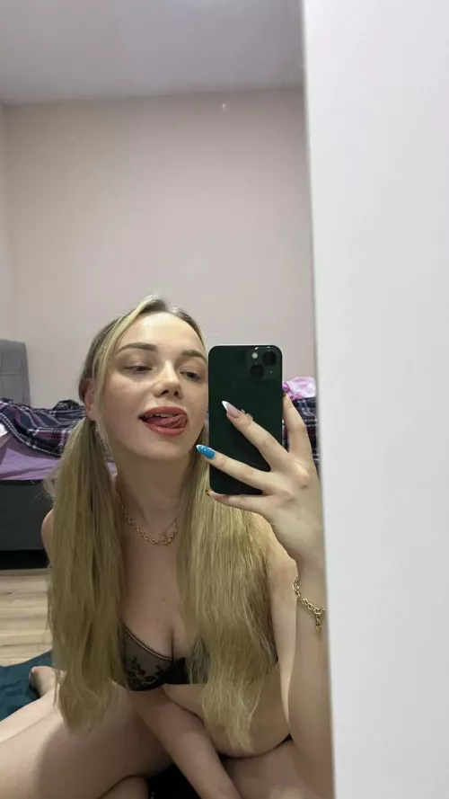 Do i look sxy or cute 18F (Free OF) 