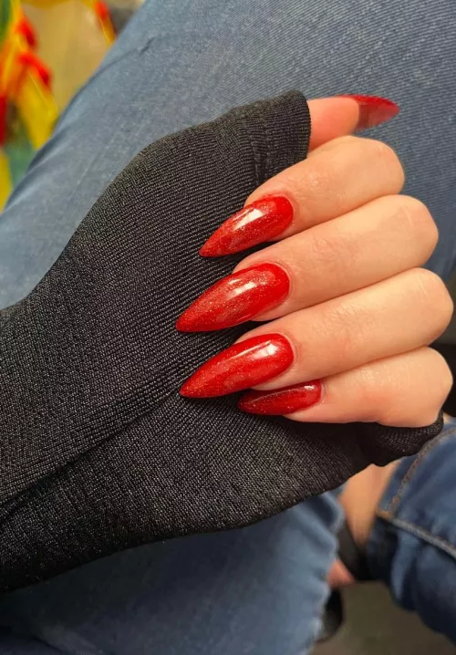 Do you like red nails ? 😈
