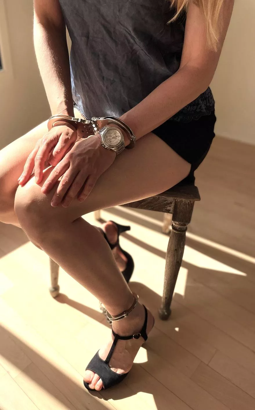 [F] Chose my hinged cuffs for today's selfbondage