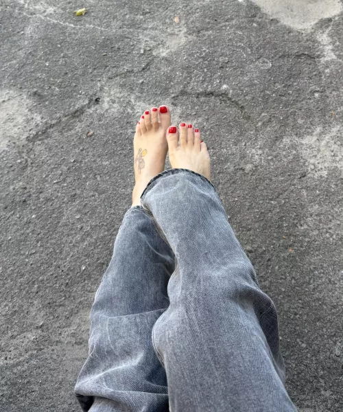 Foot worship is a must