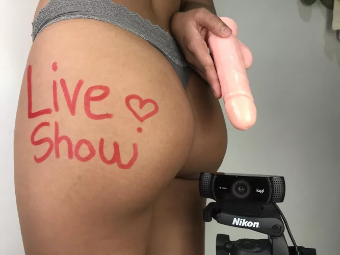 FREE LIVE SHOW NOW!!! My Saturday Evening Live Show will start at 8:00 pm EDT. Free for all my Fansly subscribers, if YOU like to join check my comments below please👇