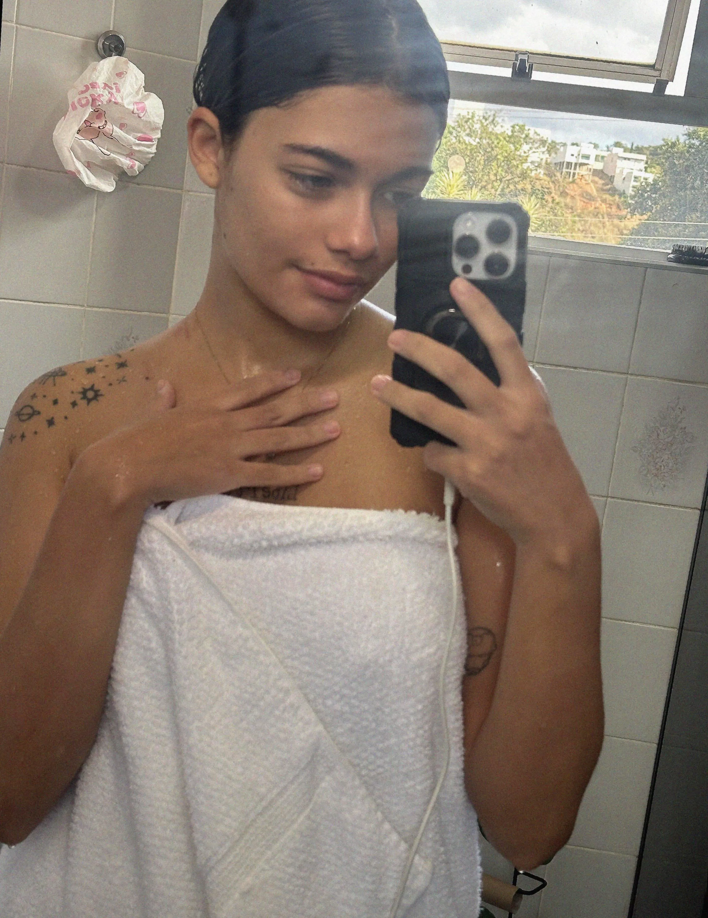 Fresh out of the bath and feeling good... who wants to join me for some goon time?