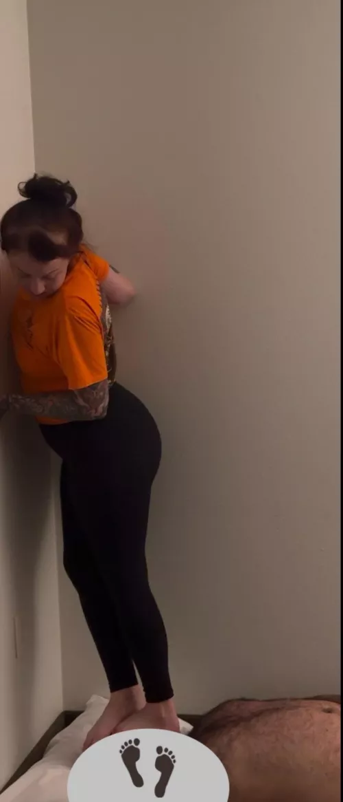 Goddess Brie wanted to try face standing! I only lasted 1-2 minutes straight 😭