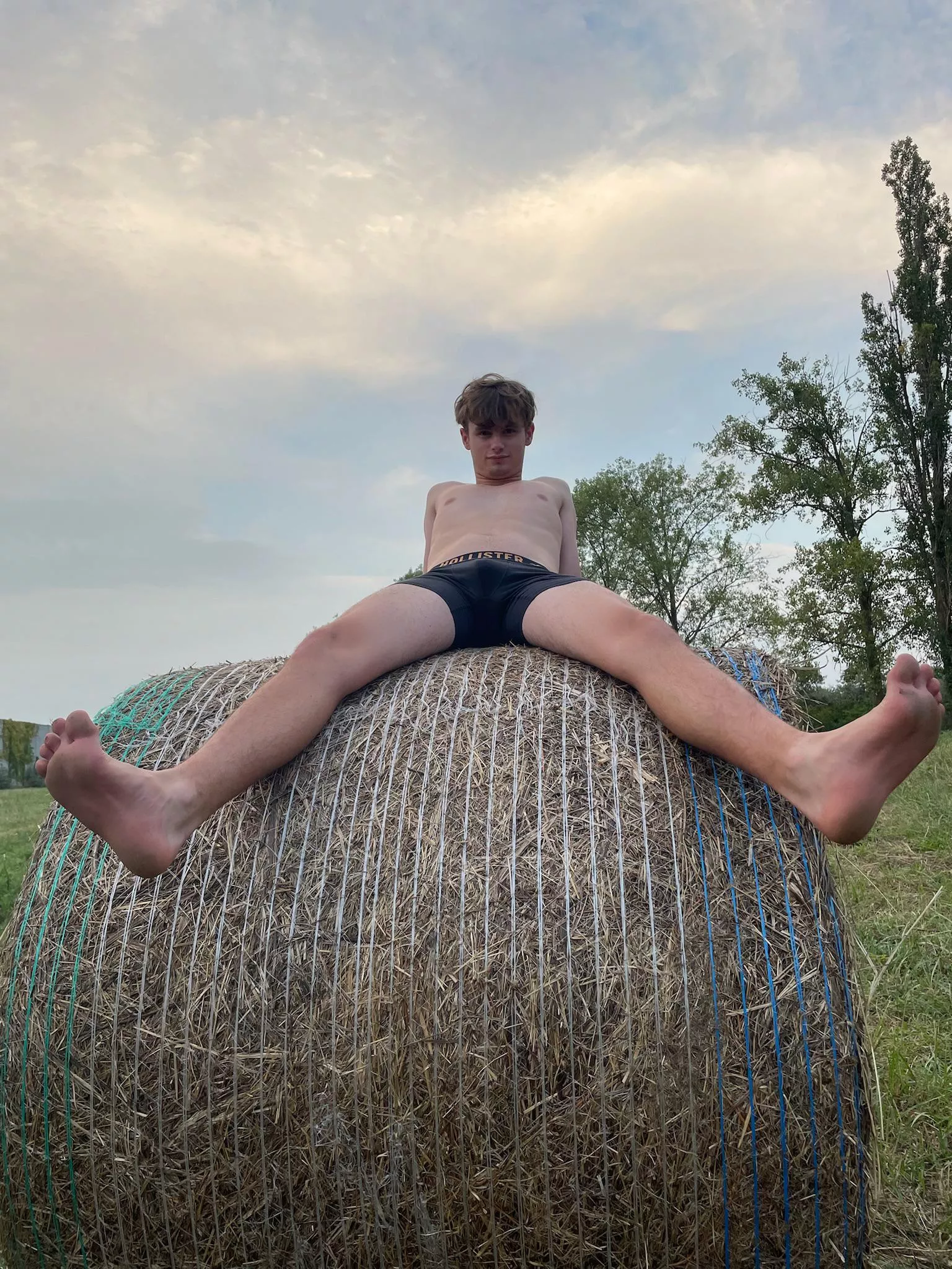 Had some fun outside today, look how dirty my feet got… 