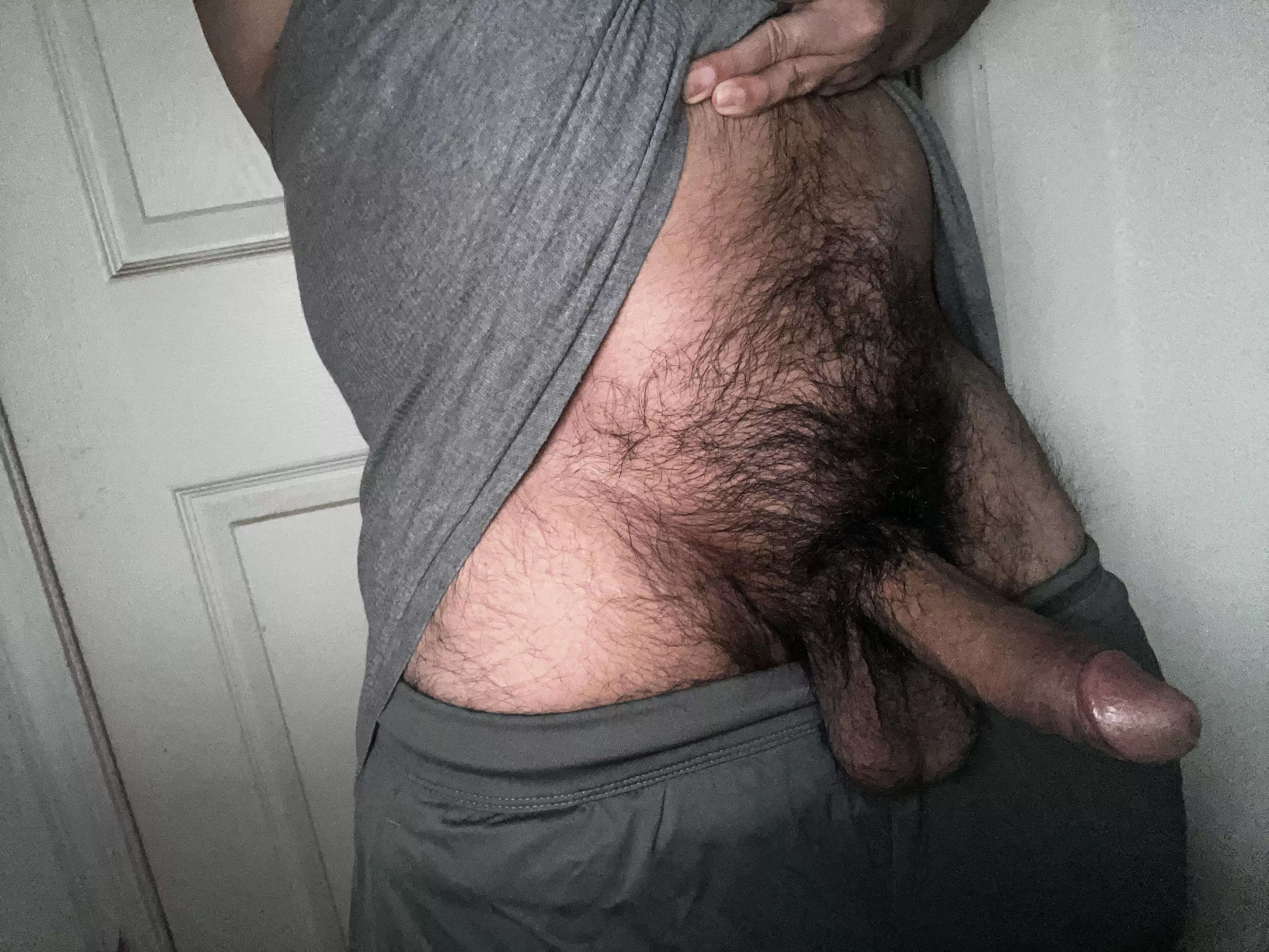 Hope you all enjoy my hairy cock 👀