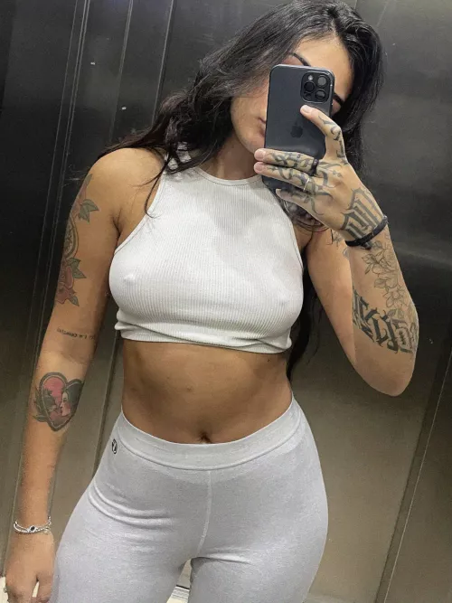 horny and lonely who is down for some fun 22f