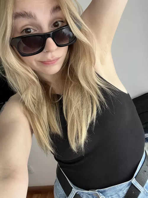 I just put on deodorant, guess! Lick right now beta 