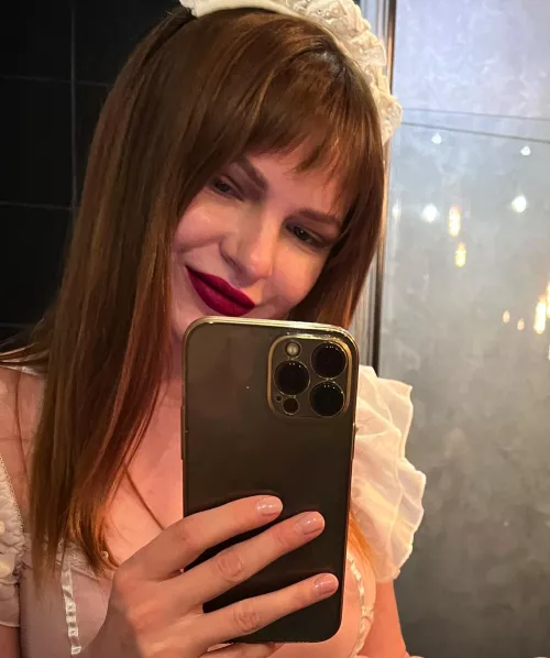 I like to take selfies like all girls