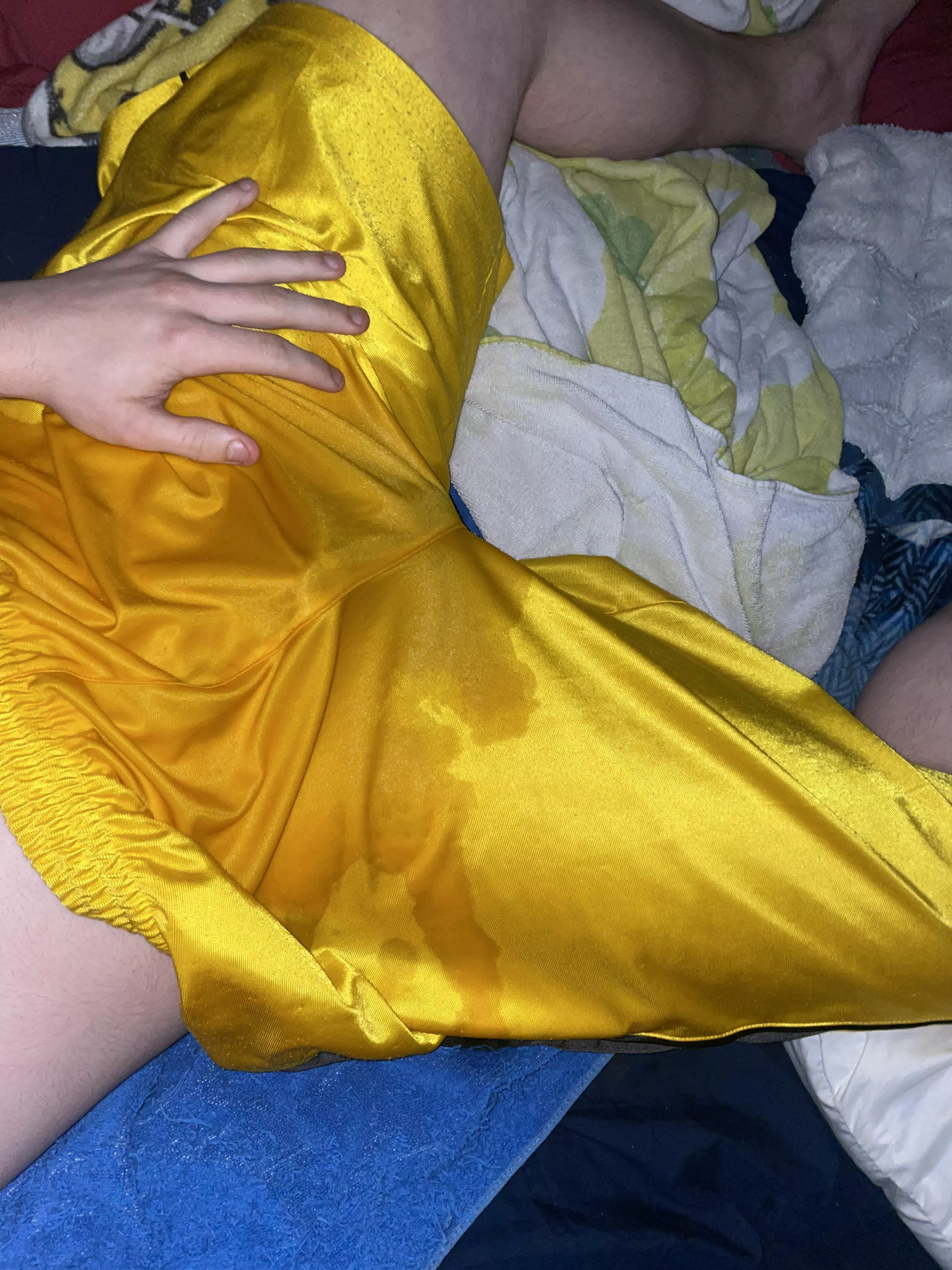  I love piss, it so nice and warm :3