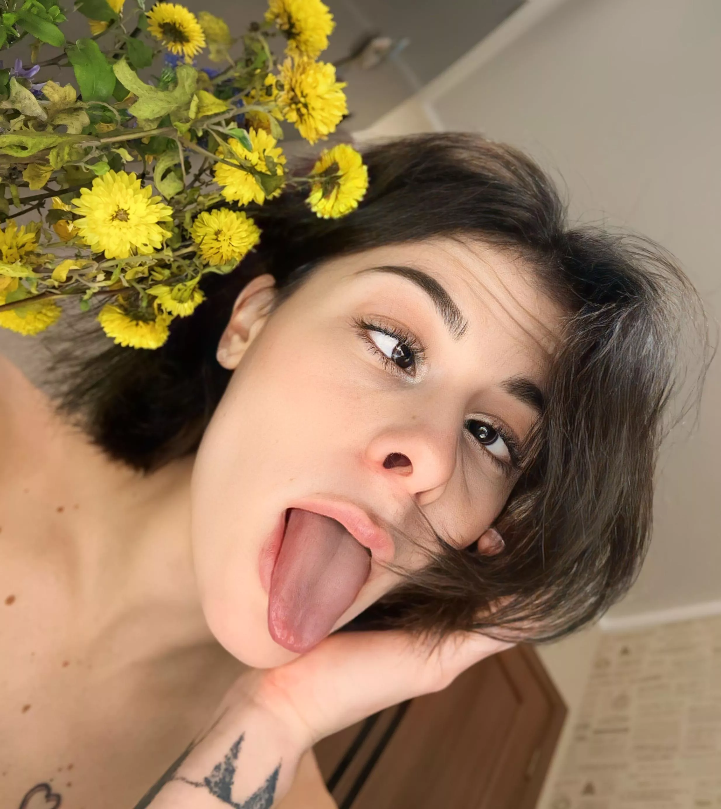 i wonder if my ahegao makes someone hrny