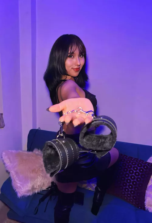 It's time to forget about everything and serve mommy🖤✨.