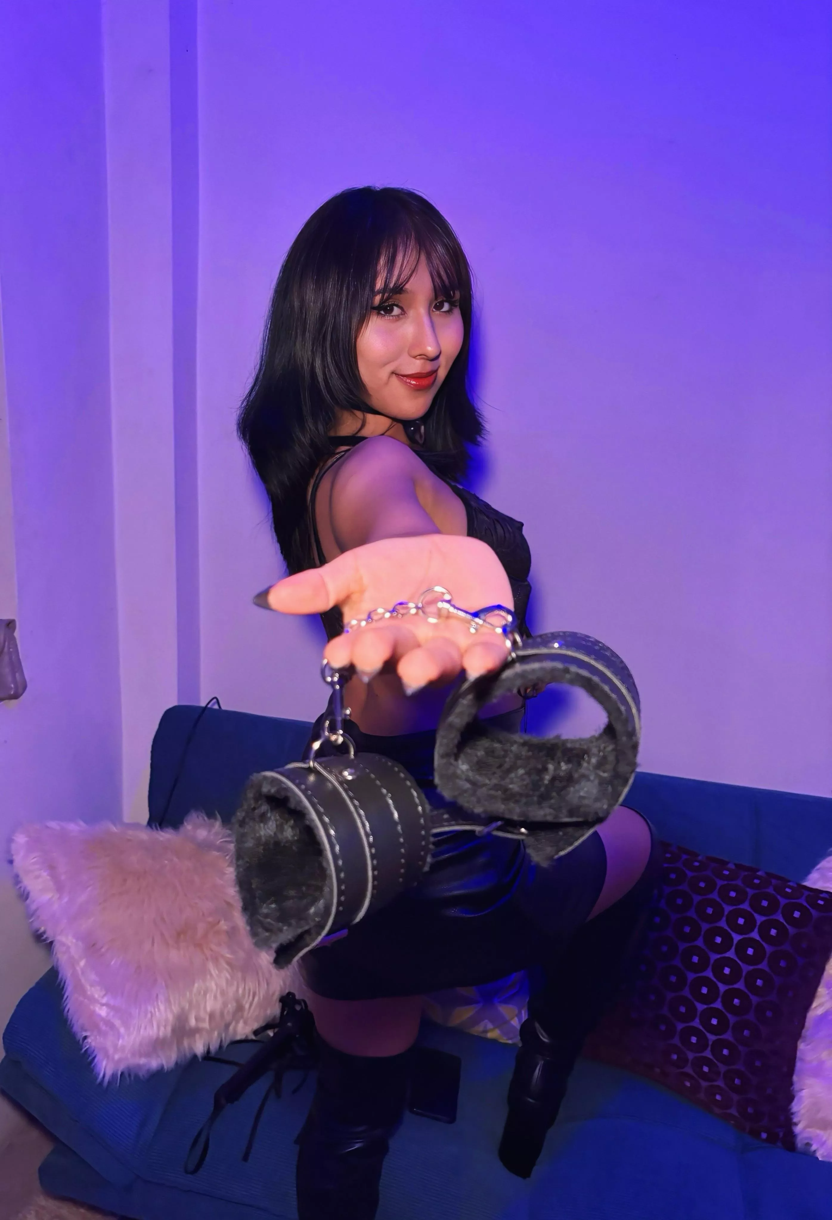 It's time to forget about everything and serve mommy🖤✨.