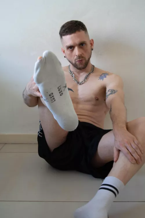 I've finished my workout. Who's gonna clean my feet?