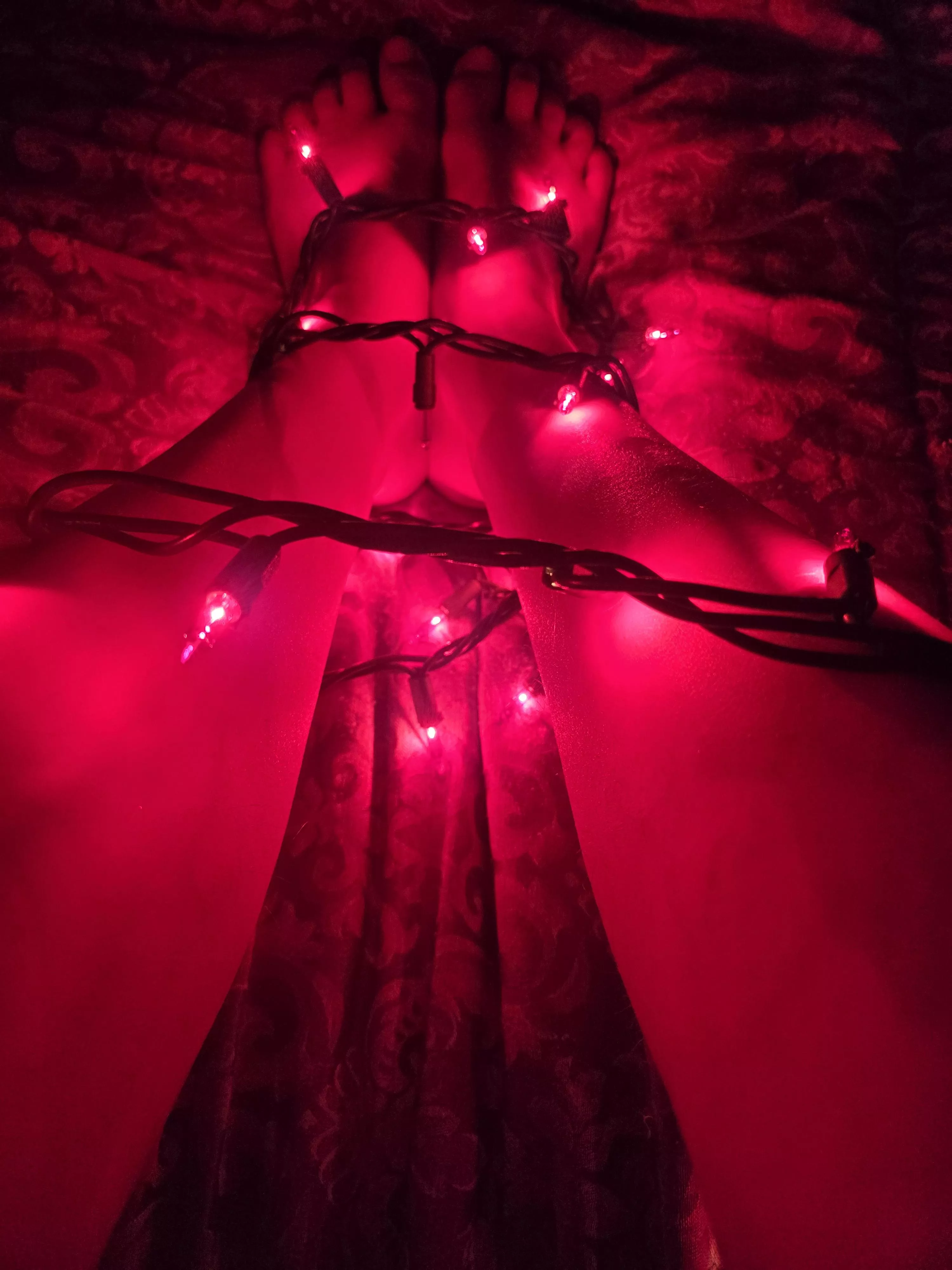 I've got a wishlist with your name on it ✨️ 🖤 ($3 photos/no nude content/paypal only)