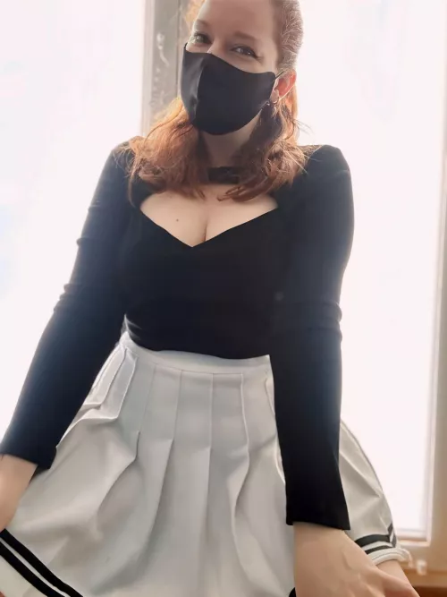 🔥 La jupe tourne, mais c’est ce qu’il y a en dessous qui compte.