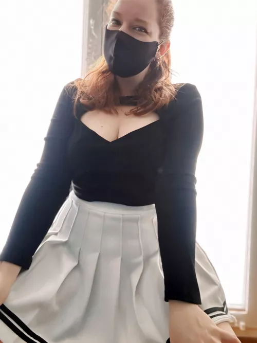 🔥 La jupe tourne, mais c’est ce qu’il y a en dessous qui compte.