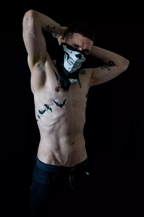 Latino macho alpha here looking for a sub who worships me