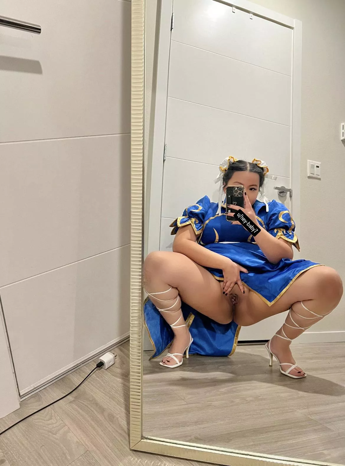 Lick my pussy while I’m squatting 