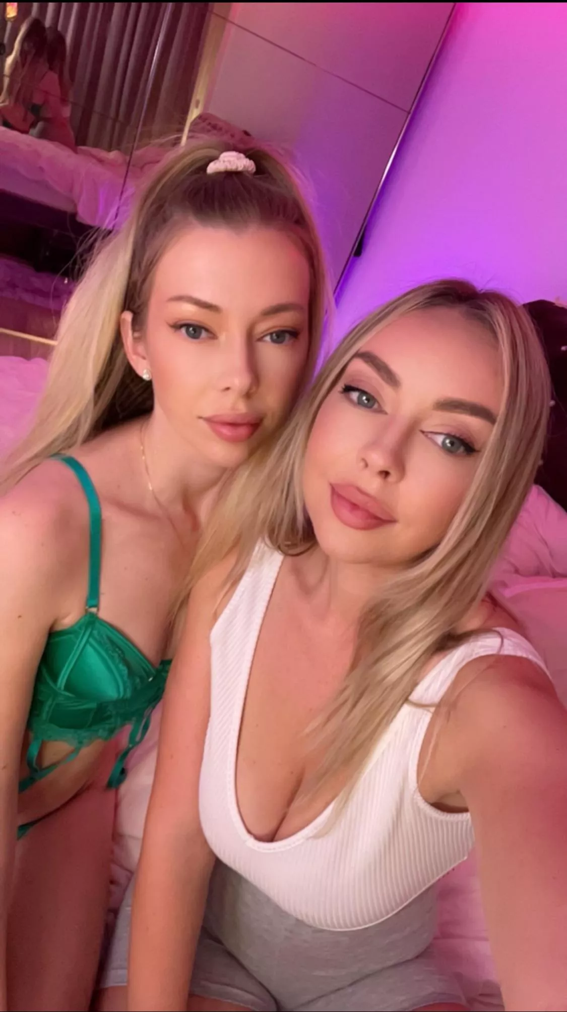 Live online now!! 2 friends with benefits! Come get us naked!! (sexxylorry) 