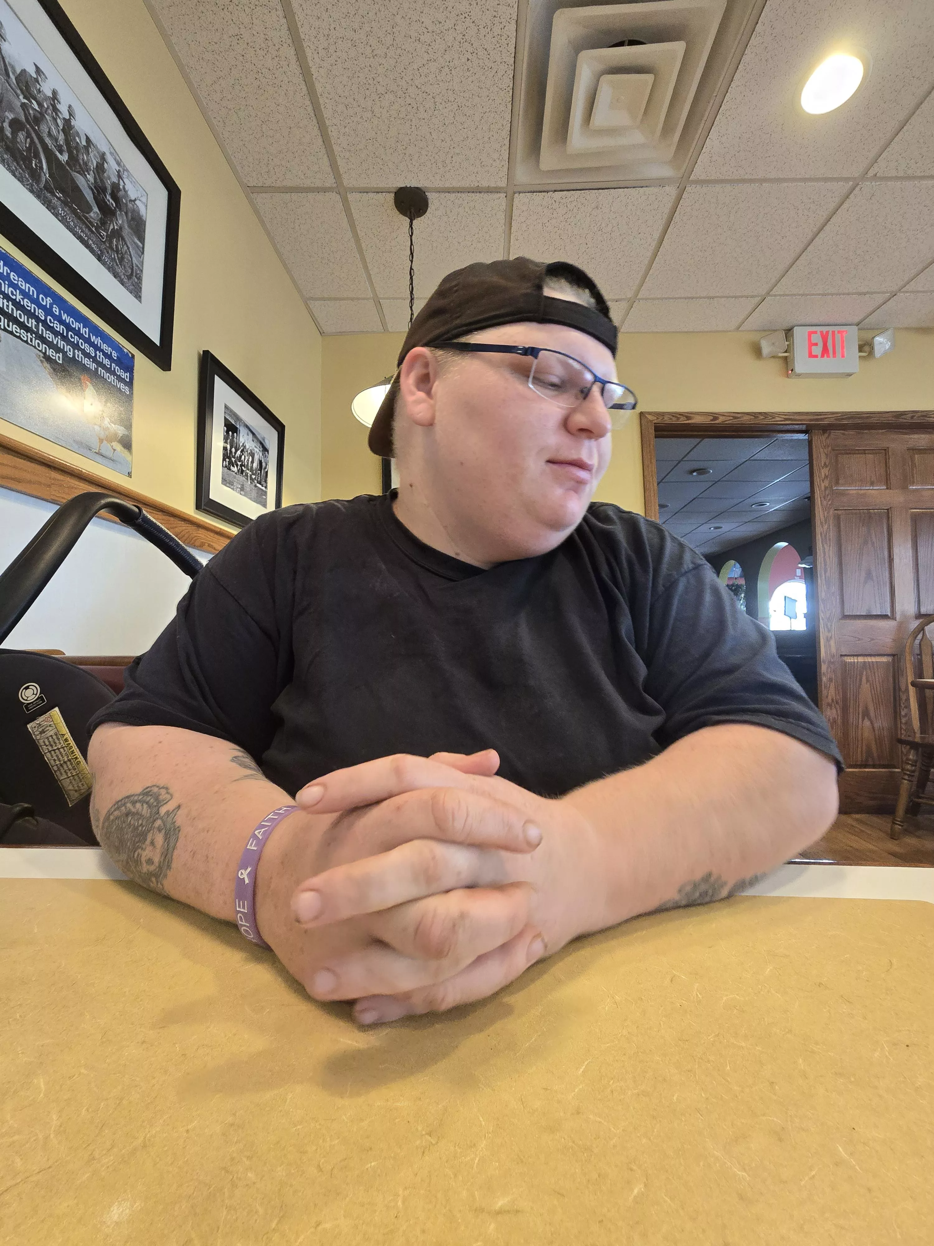 Looking for a female for my wife to eat up tonight 