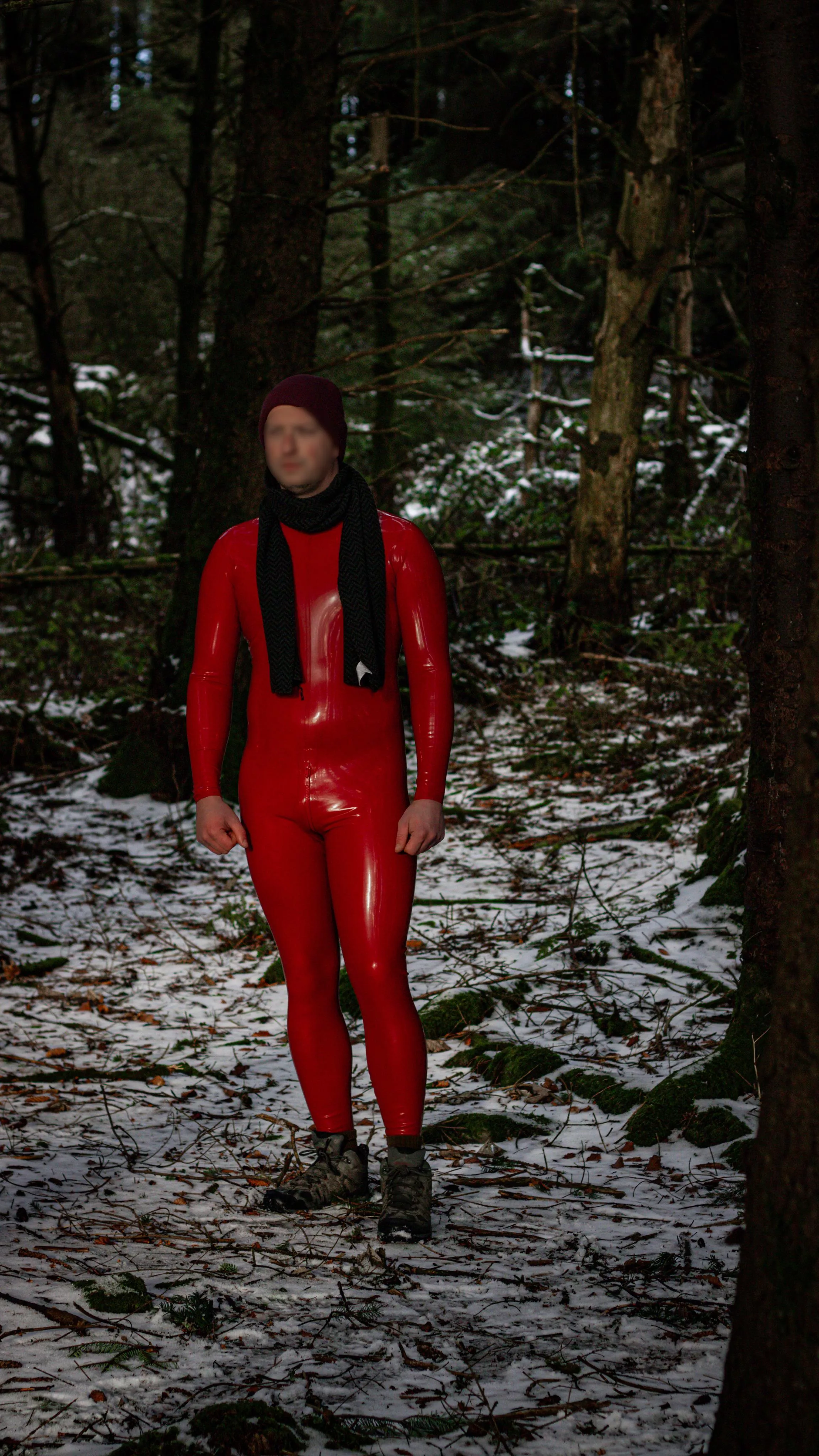 Lucky I’ve got this scarf to keep me warm in the snow ❄️ 