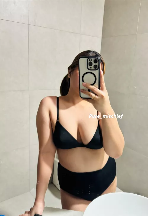 Maybe I just wanna be yours 