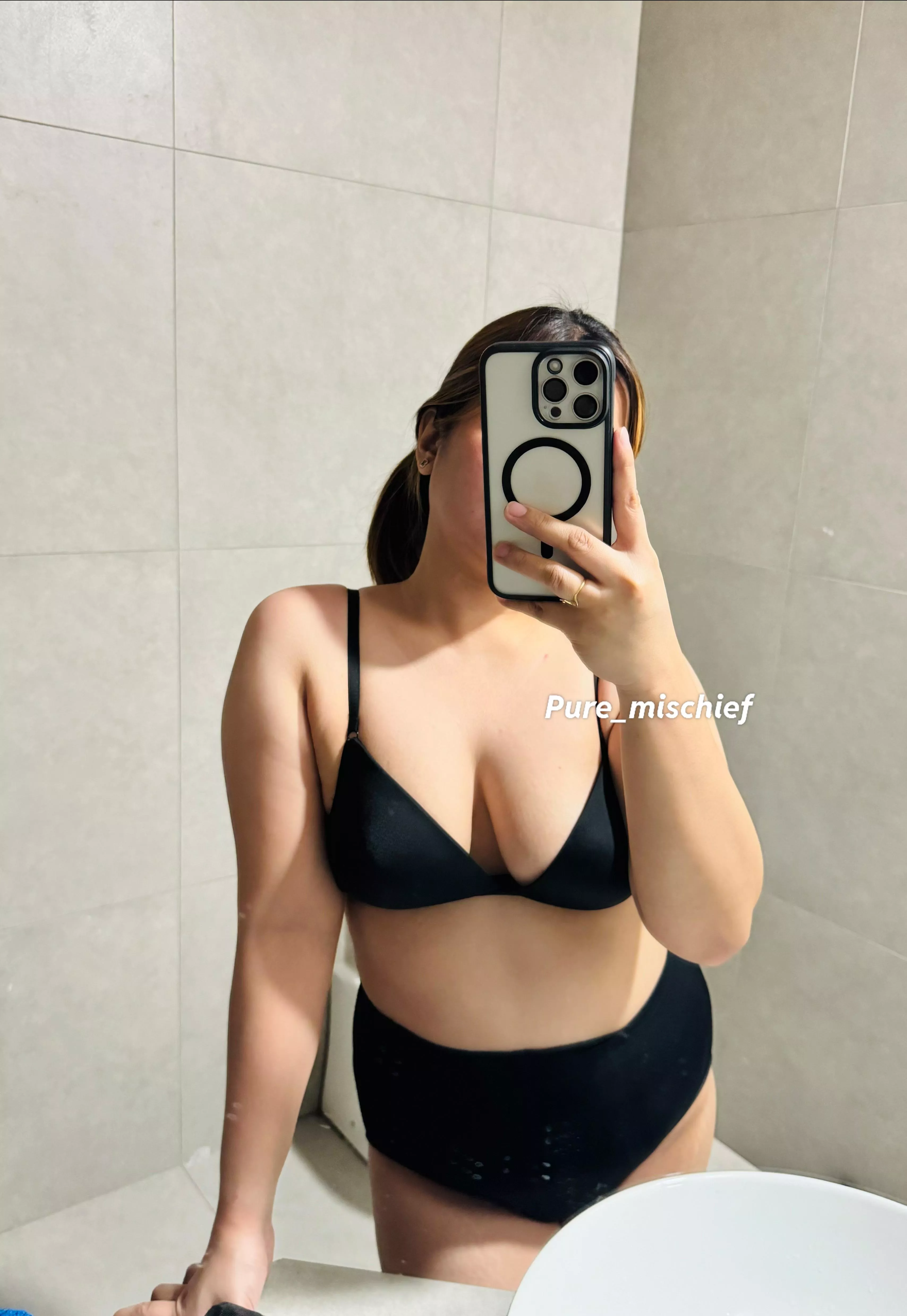 Maybe I just wanna be yours 