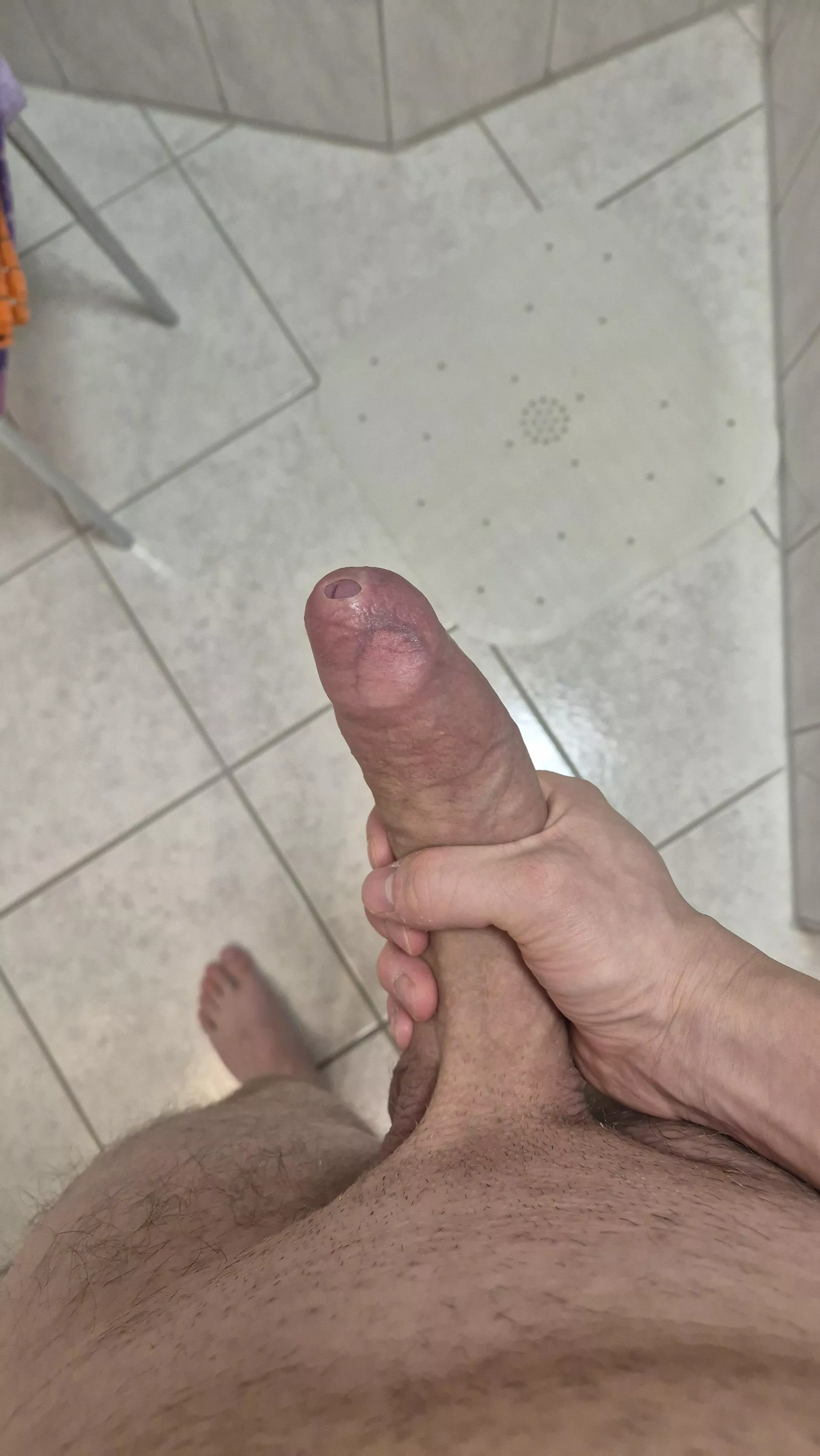 Nenne mir einen Ort wo er besser aufgehoben ist als in meiner Hand.