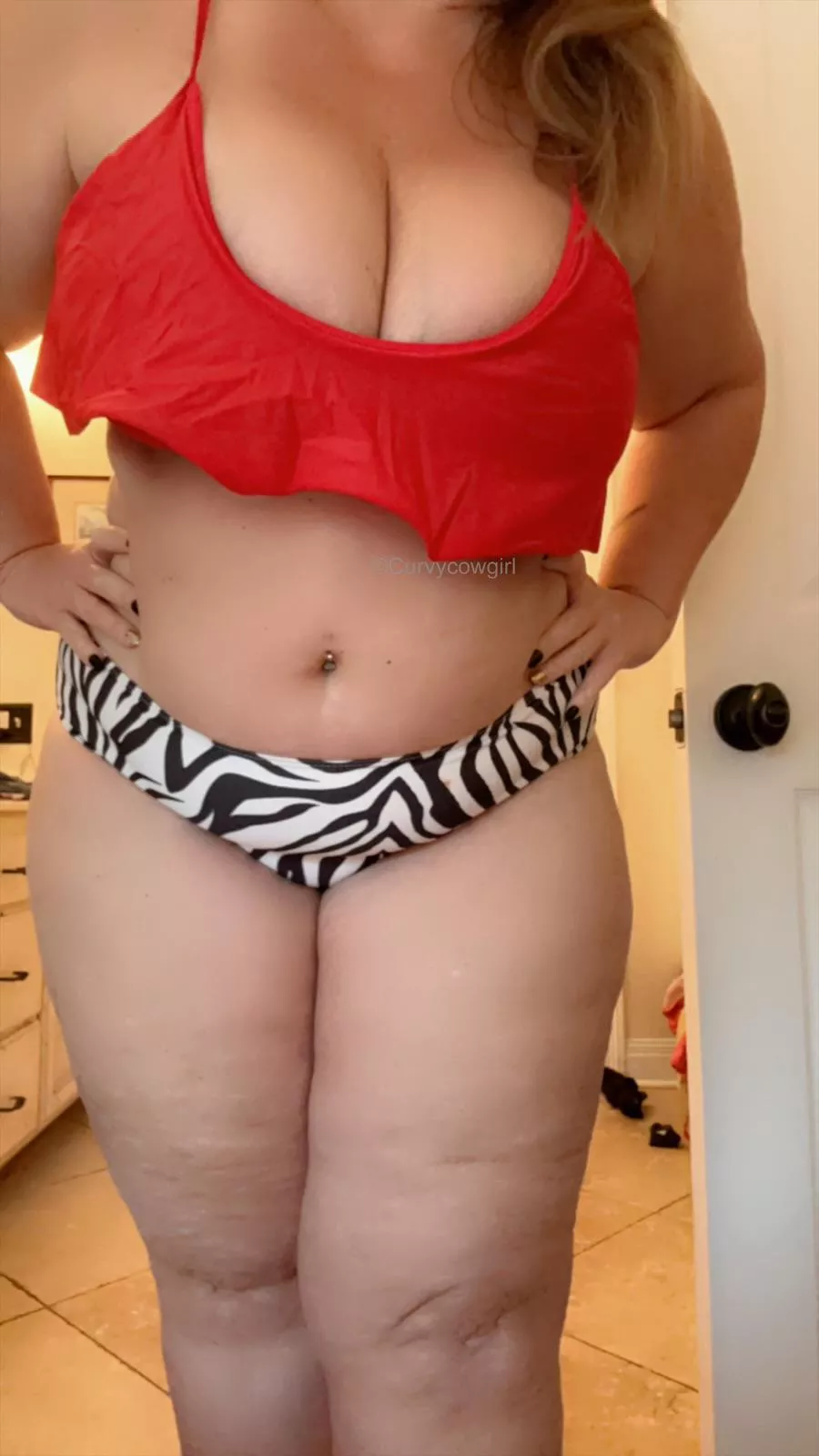 Nothing like thick thighs in a bikini! 