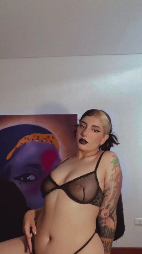 [Offer] I'm a very loyal, lovely and obedient girlfriend and only want make you very happy. Jus online. Can verify! 