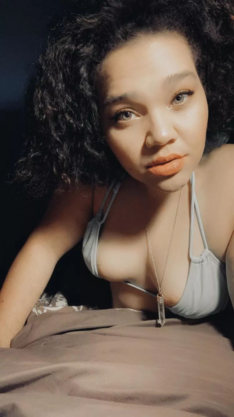 [Offering] Customizable GFE experiences! 🥰🤩 Fet friendly. You tell me how to meet your needs babe!