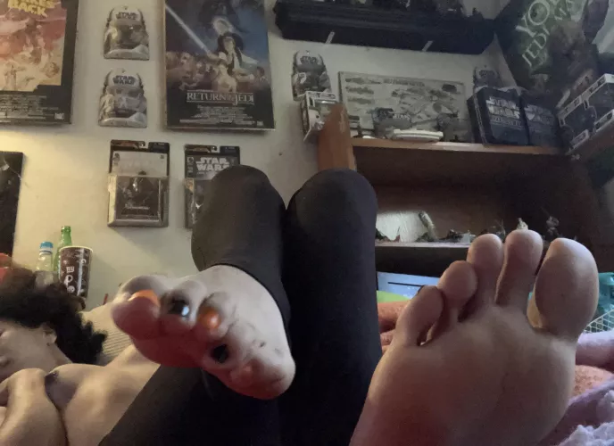 Painted my toenails last night ;3
