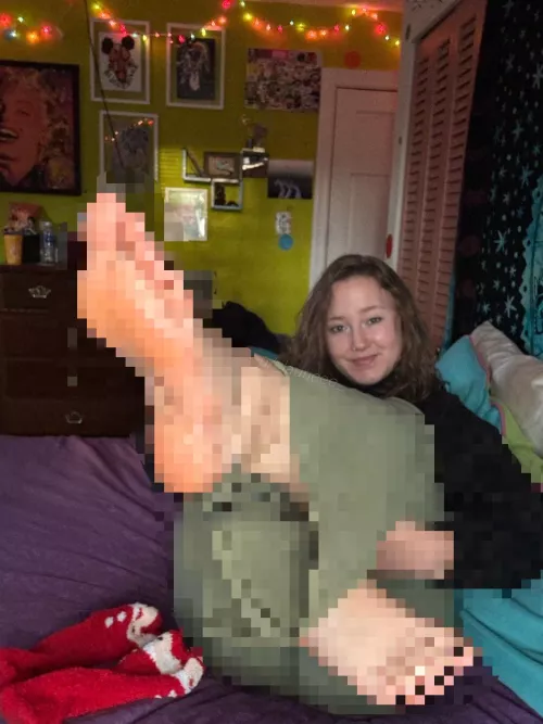 Pixelated feet make your dick hard? What a freak