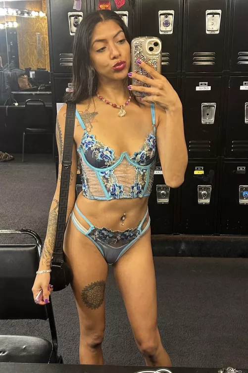 Play with meee 💦😘 (f)