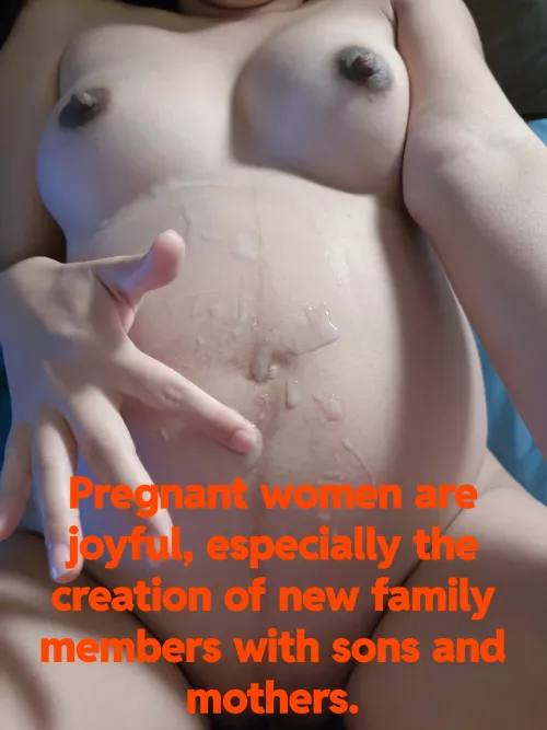 Pregnant women are joyful, especially the creation of new family members with sons and mothers.