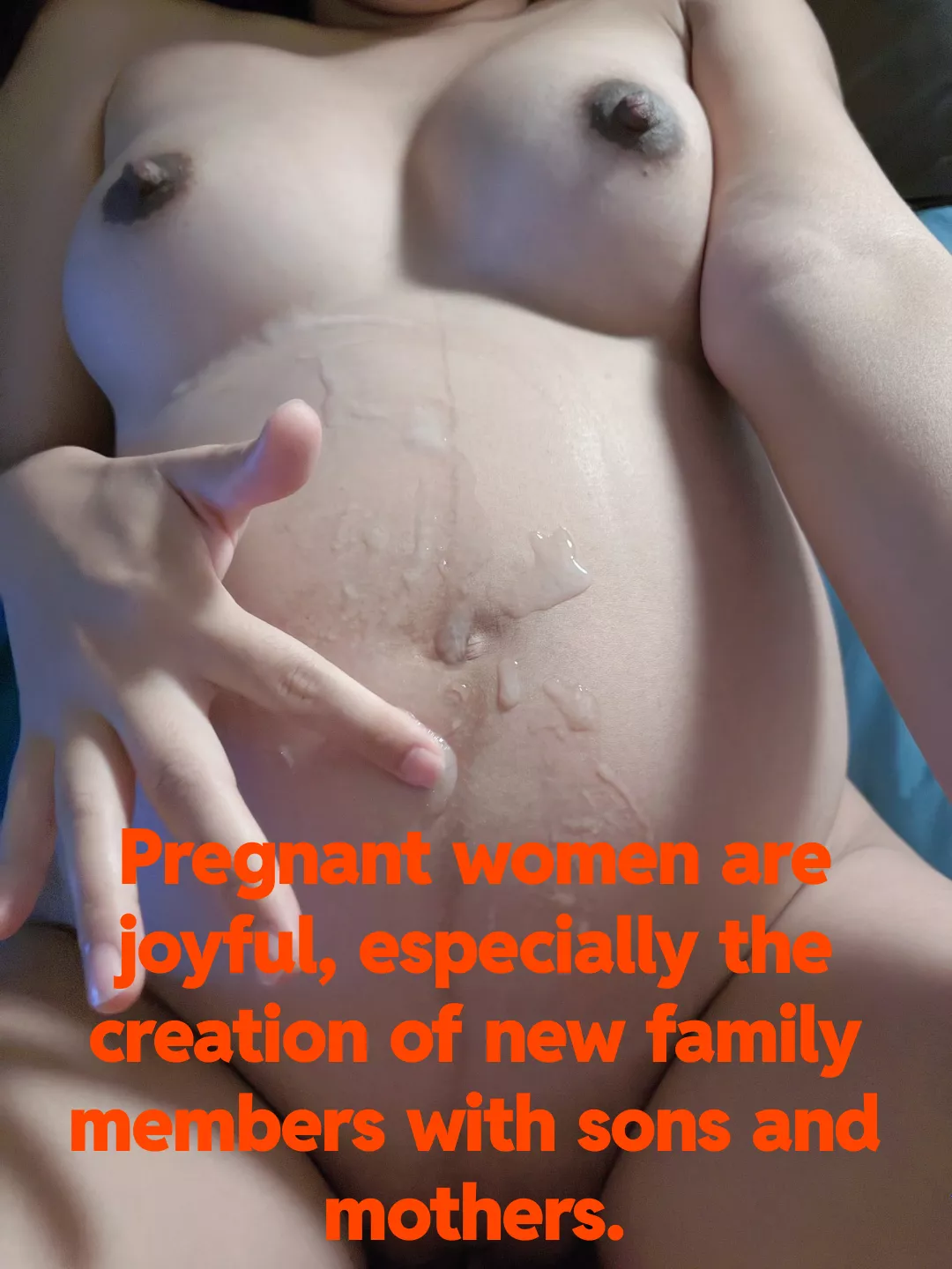 Pregnant women are joyful, especially the creation of new family members with sons and mothers.