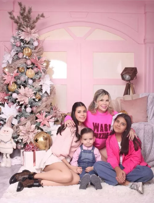 Raquel Torres (daughter of El M1✝️, ex-wife of Meñito Avendaño) with her children. 