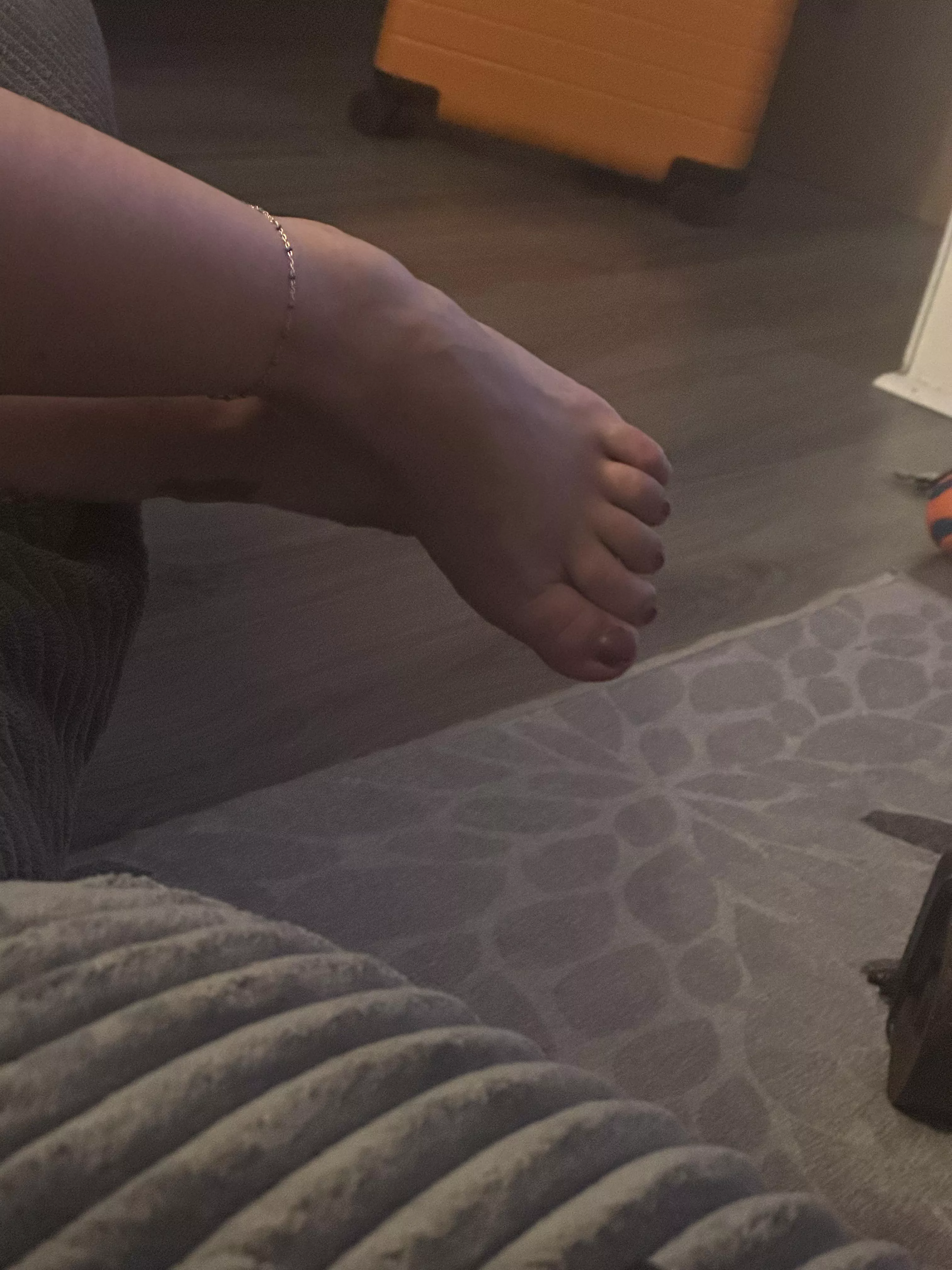Rate my girlfriends feet 