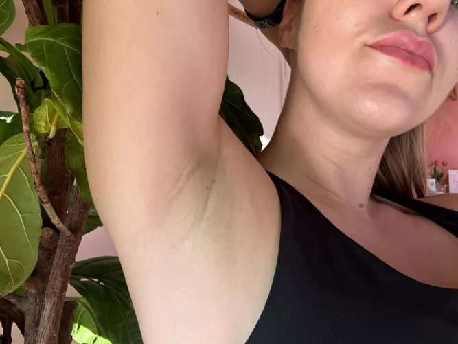 Say 'yes' if you like to lick shaved armpits
