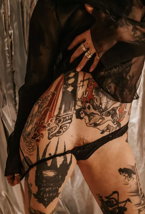 Teasing u with  my cute bush